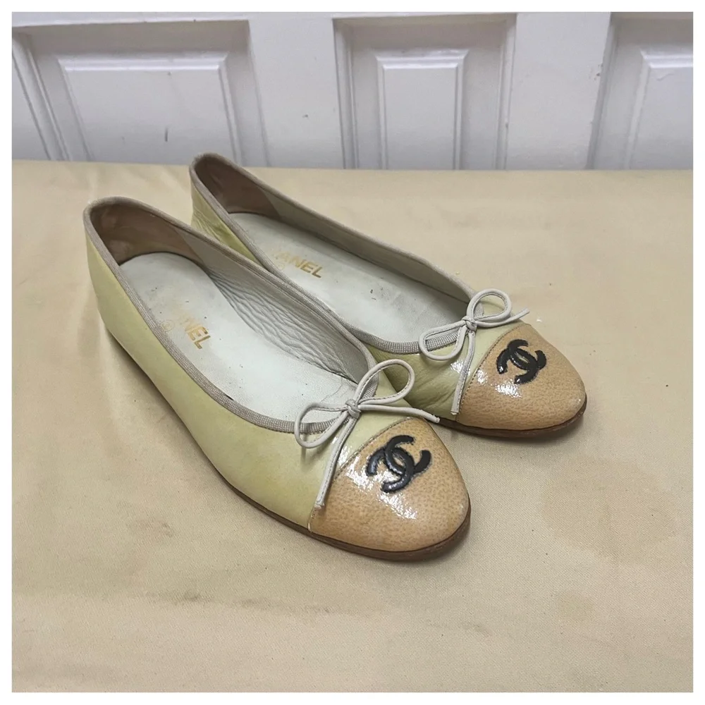CHANEL Two-Tone Yellow and Beige Cap-Toe Ballet Flats with Black Logo